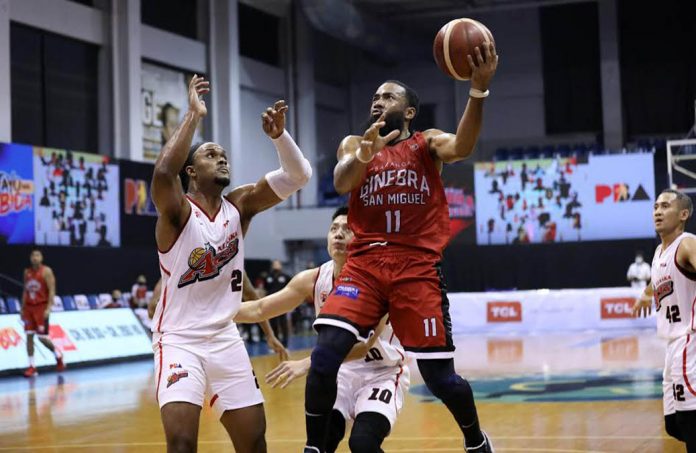 Barangay Ginebra San Miguel Kings’ Stanley Pringle attempts for an inside hit. PBA PHOTO