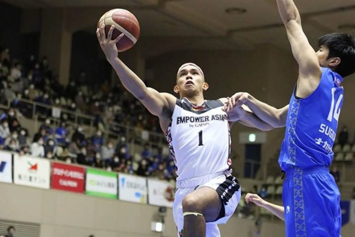 Ilonggo Ferdinand “Thirdy” Ravena III tallied 18 points, including three outside conversions for San-En NeoPhoenix in the 2020-21 B.League at the Toyohashi City General Gymnasium in Japan. PHOTO COURTESY OF SAN-EN NEOPHOENIX