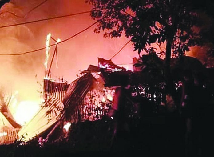 Fire engulfs houses in Barangay Balabag, Boracay Island. Nobody died or got injured in this Nov. 25 blaze. Photo by the Boracay Fire Rescue and Volunteer