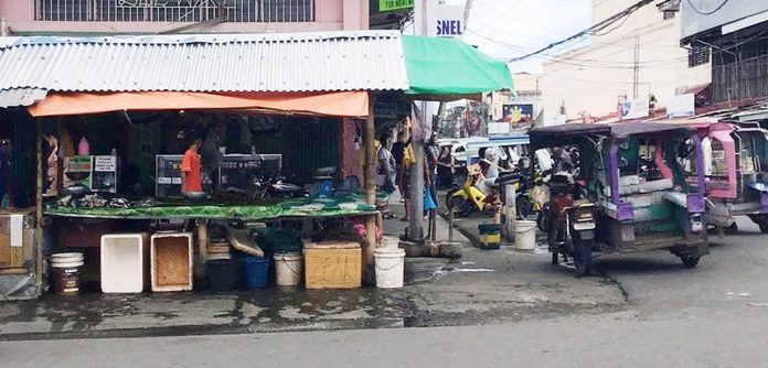 Talipapa along barangay roads such as this one offers residents of Kalibo, Aklan the convenience to buy their daily household needs such as a variety of fresh produce. ROADSIDE CONVENIENCE