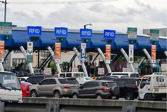 Vehicles pass through the Balintawak tollway along the North Luzon Expressway in Caloocan City on Oct. 22, 2020, more than a week before tollways go fully cashless on Nov. 2. The DOTR requires tollways to go fully cashless to curb the spread of COVID-19. MARK DEMAYO/ABS-CBN NEWS