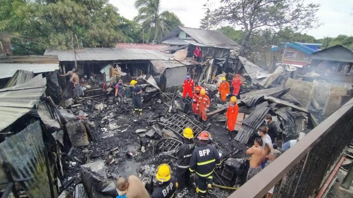 This is what’s left of a neighborhood that fire struck in Barangay San Pedro, Molo, Iloilo City on Nov. 11, 2020 at around 9:25 a.m. Five houses were totally gutted and six were partially damaged. IAN PAUL CORDERO/PN