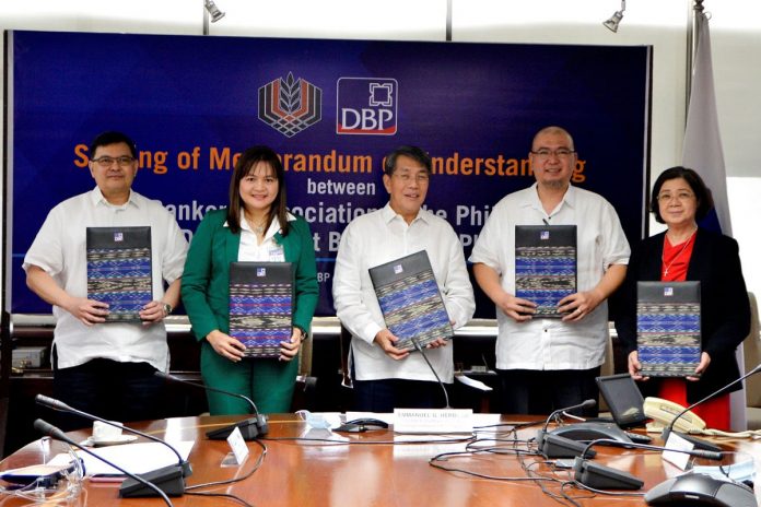 Present during the signing ceremony were (from left) DBP Executive Vice President Jose Gabino D. Dimayuga, RBAP President Elizabeth C. Timbol, DBP President and Chief Executive Officer Emmanuel G. Herbosa, RBAP Vice President for Luzon Gregory D. De Guzman, and DBP Executive Vice President Susan Z. Prado.