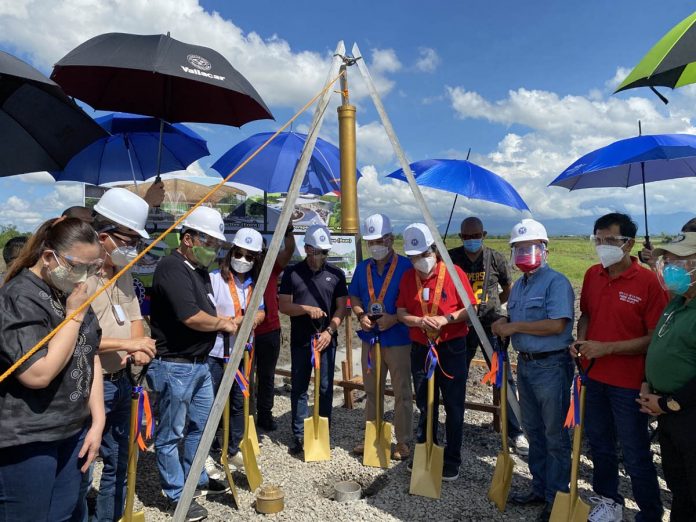 DPWH-6 Regional Director Lea Delfinado with Sen. Miguel Zubiri and Bacolod City officials lead the groundbreaking ceremony of the city’s museum/auditorium. DPWH/BACOLOD CITY DEO