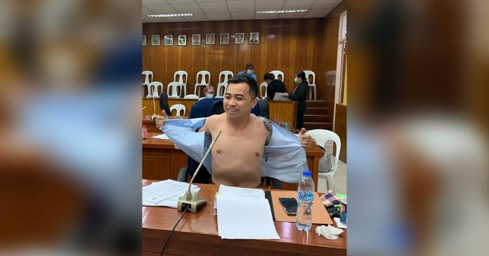 BOLD STATEMENT. As if to emphasize the point that it does not look good to be “topless” or bare-chested in public, Roxas City’s Councilor Jericho Angel Celino exposed himself. He authored a new ordinance penalizing persons going topless in public. PHOTO FROM THE FACEBOOK PACE OF COUNCILOR JERICHO ANGEL CELINO