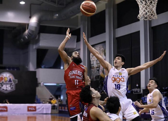 Barangay Ginebra San Miguel Kings’ Stanley Pringle flips the ball to the basket while being defended by TNT Tropang Giga’s Jeth Troy Rosario. PBA PHOTO