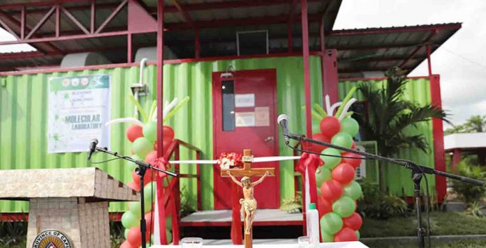 The Roxas Memorial Provincial Hospital Out-Patient Department Molecular Laboratory in Capiz province has finally been inaugurated. Photo shows Department of Health Region 6 director Marlyn Convocar and Capiz’s Gov. Esteban Evan Contreras cutting the ceremonial ribbon.