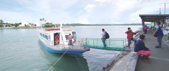 Guimaras-bound people board this motorboat at Iloilo City’s ferry terminal (Parola).