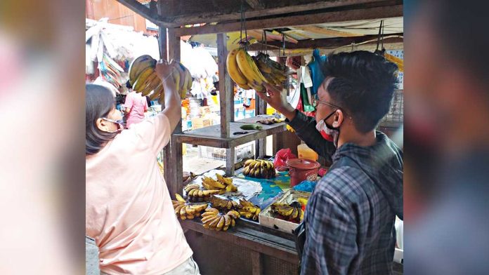 A customer shops at a banana stall in the public market of Pavia, Iloilo on Jan. 6, 2021. PANAY NEWS PHOTO