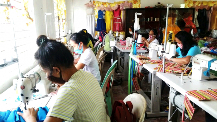 The Guimaras State University (GSU) starts making face masks for frontliners and volunteers in the province of Guimaras. The GSU is the SSF cooperator on garments, wearable, homestyle and apparel technology. DTI REGION 6/FB