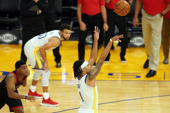 Golden State Warriors guard Damion Lee hits a free throw during the fourth quarter against the Toronto Raptors at Chase Center. PHOTO BY DARREN YAMASHITA/USA TODAY SPORTS