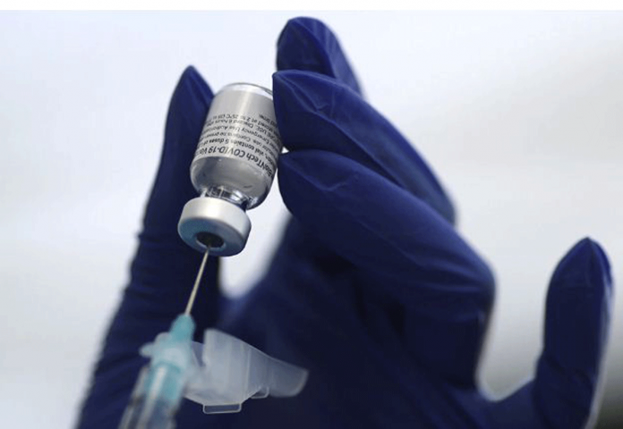 A health care worker prepares a Pfizer COVID-19 vaccination in Los Angeles, California, United States on Jan. 7, 2021. LUCY NICHOLSON/REUTERS