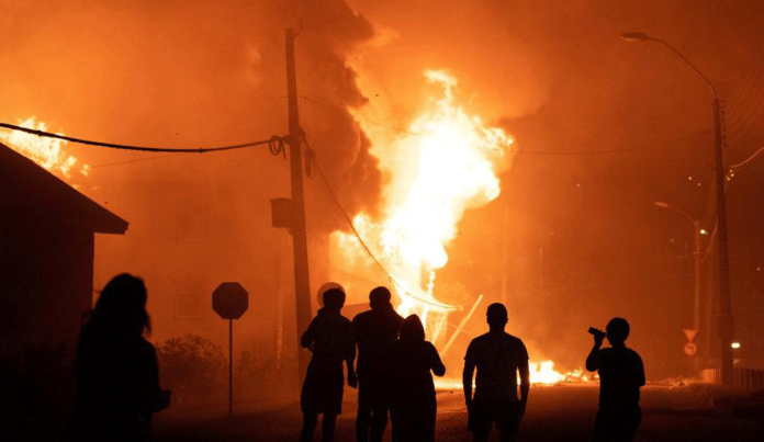 Protesters set a public building on fire after a police officer shot and killed a street performer in Panguipulli on Feb. 5. ANDRES QUEZADA/REUTERS