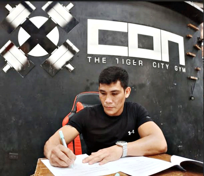 Ilonggo fighter Jenel Lausa marks his mixed martial arts return by signing a deal with BRAVE Combat Federation. CONTRIBUTED PHOTO