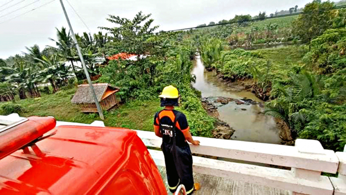 FLOOD WATCH. As a precautionary measure, this personnel of the Bureau of Fire Protection monitors the water level of this river in Balasan, Iloilo from a bridge. Typhoon “Auring” is expected to hit the northern tip of Iloilo province. BALASAN BFP