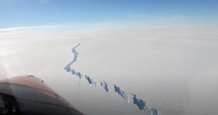 This 490 square miles (1270 square kilometers) chunk of ice is bigger than New York City and broke free in a process called calving, according to a statement from the British Antarctic Survey (BAS)./BRITISH ANTARCTIC SURVEY