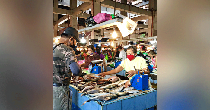 Market vendors and consumers wear facemask – well, not all of them – at the public market of Kalibo, Aklan. The partly fire-damaged market needs rehabilitation.