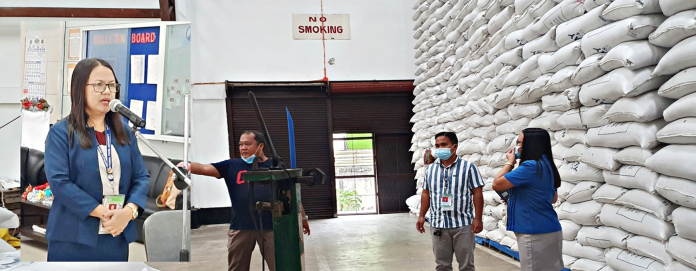 “Bastante ang palay at rice stocks sa ating warehouses. Patuloy din ang milling of palay,” says acting manager Glenda Gonzales Paz (left) of the National Food Authority’s Capiz branch.