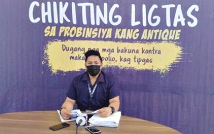 VACCINATION COVERAGE. Dr. Leoncio Abiera Jr. of Antique’s Integrated Provincial Health Office says the “Chikiting Ligtas” vaccination program has covered 526 of the province’s 590 barangays. PNA PHOTO BY ANNABEL CONSUELO J. PETINGLAY