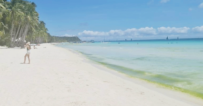 WHERE HAVE ALL THE TOURISTS GONE? The famous “white beach” of Boracay Island used to be teeming with tourists prior to the coronavirus pandemic. Now, it is almost like a “ghost beach”. PN PHOTO