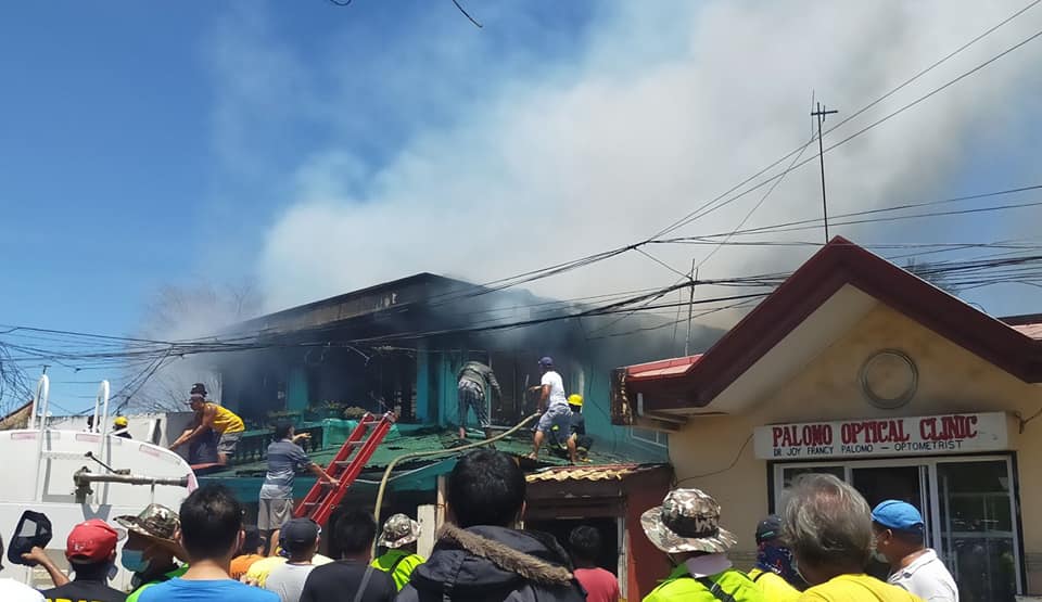 Monday fire razes 2 ancestral houses in Passi City