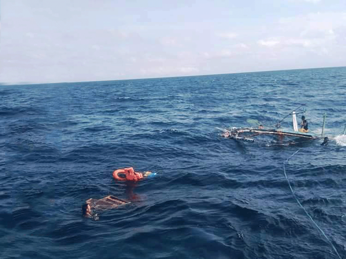 Crew of capsized boat rescued in Antique