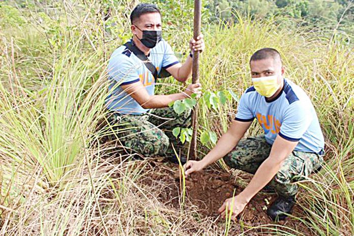 Personnel of the Guimaras Provincial Mobile Force Platoon plant trees in Sitio Tico, Barangay Concordia, Sibunag, Guimaras. “This is an expression of our concern for the environment,” says Police Colonel Pablito Asmod Jr., Guimaras police director. PHOTO FROM THE GUIMARAS POLICE PROVINCIAL OFFICE