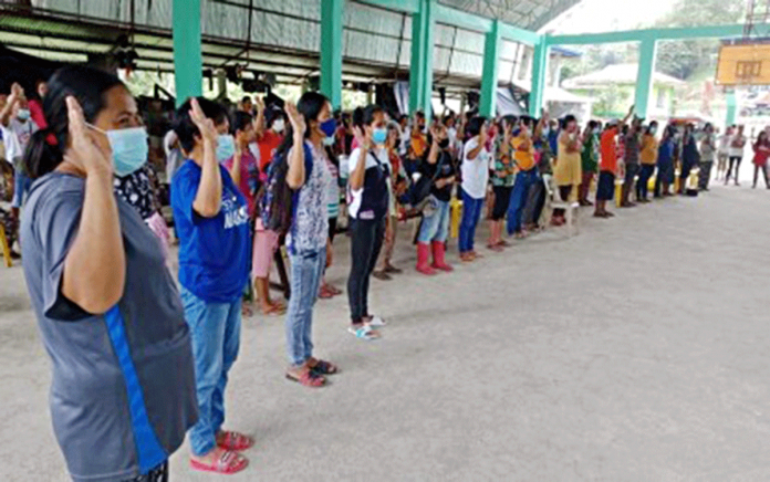 Residents of Barangay Bagongbong, Lambunao town, Iloilo swear allegiance to the government and denounce the Communist Party of the Philippines – New People’s Army. Bagongbong is among the 13 barangays in Panay Island that declared the rebels unwelcome in their turfs last month. PHOTO COURTESY OF 301ST INFANTRY BRIGADE, PHILIPPINE ARMY