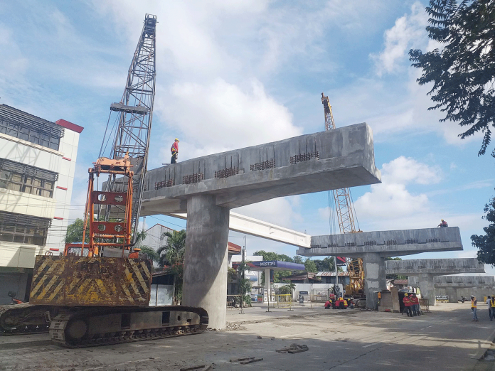 TEMPORARY INCONVENIENCE. A girder is being installed on the Ungka flyover. This necessitates the temporary closure of the highway from the U-turn slot near the exit of Christ the King Memorial Park in Barangay Ungka, Jaro, Iloilo City up to the Circumferential Road. IME SORNITO/PN