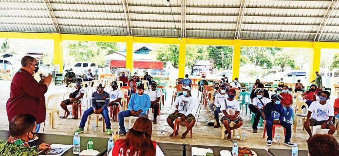 Western Visayas Regional Task Force ELCAC’s spokesperson and chairman of the Legal Cooperation Cluster Prosecutor Flosemer Chris Gonzales delivers his messgae to the former rebels. PIA