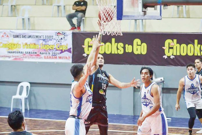 PILIPINAS VISMIN SUPER CUP. Patrick Cabahug (19) of MJAS Zenith-Talisay City Aquastars goes for a one-handed shot against Tubigon Bohol during the Chooks-to-Go Pilipinas VisMin Super Cup on Thursday.