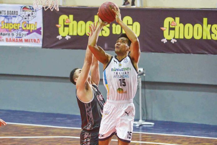 Reeve Ugsang of MJAS Zenith-Talisay City Aquastars goes for a basket against Tabogon Voyagers during their basketball game in the Chooks-to-Go Pilipinas VisMin Super Cup-Visayas Leg in Cebu. PILIPINAS VISMIN SUPER CUP