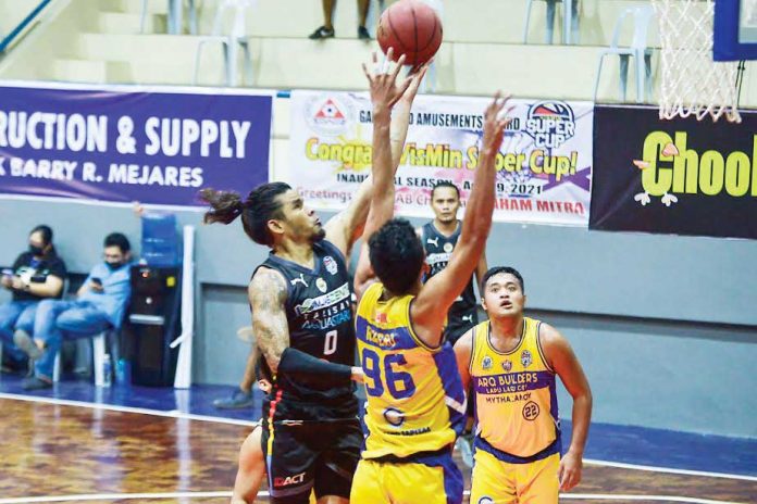 MJAS Zenith-Talisay City Aquastars’ Paolo Hubalde (0) goes for a layup against ARQ Builders Lapu-Lapu City Heroes during their game in the 2021 Chooks-to-Go Pilipinas VisMin Super Cup on Saturday. PILIPINAS VISMIN SUPER CUP