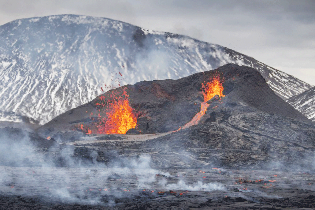 New fissure opens up at Icelandic volcano