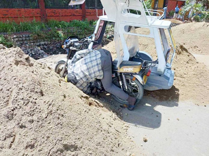 NOCPPO. A 33-year-old tricycle driver was shot dead in Barangay Mambulac, Silay City, Negros Occidental on April 15.