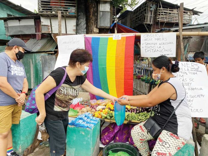 With more community pantries sprouting across Iloilo, calls for donations have also intensified. Nothing beats the spirit of bayanihan in these trying times. Photos show community pantries in Barangay Rizal, La Paz, Iloilo City and New Lucena, Iloilo.