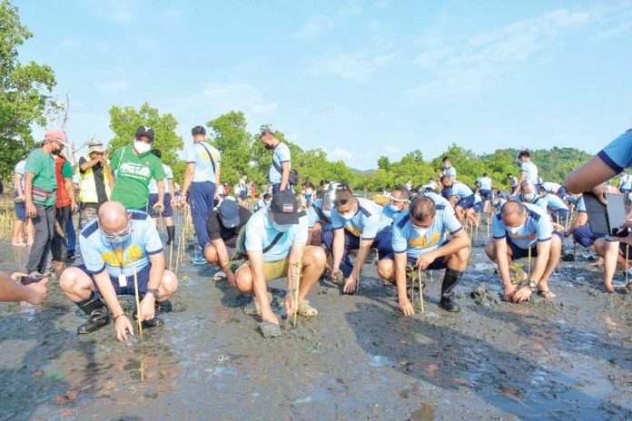 Personnel of the Police Regional Office in Region 6 plant a total of 1,000 mangrove propagules in Barangay Agustin Navarra, Ivisan, Capiz. PRO-6