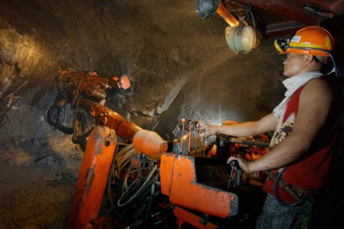 Using a drill machine, a Filipino miner extracts boulders of ore in a mine tunnel in Benguet. To support the country’s economic growth, President Rodrigo Duterte has lifted the ban on new mining agreements. PANAY NEWS PHOTO