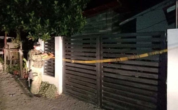 A policeman removes the barrier tape cordoning the house of a frontliner under quarantine in Barangay Calala, Hamtic, Antique. PHOTOS FROM FACEBOOK PAGE OF MAYOR JUNJUN PACIFICADOR