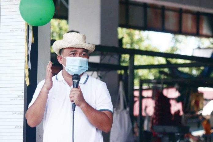 Those experiencing symptoms similar to coronavirus disease’s should immediately isolate themselves and contact the Municipal Health Office, says Mayor Plaridel Sanchez VI of Pandan, Antique.