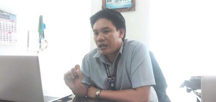 “Indi sila magbakal sang baboy nga less than 80 kilos kay kon magpagwa kita sang baboy bisan gamay pa, maabot ang tiempo nga wala na kita sang daku nga balaklon,” Provincial Veterinarian Darel Tabuada tells Panay News.