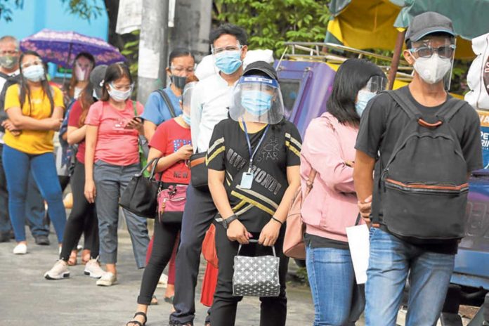 In this August 20, 2020, photo, passengers wear face shields and face masks along Commonwealth Avenue in Quezon City, as the Department of Transportation issued a memorandum directing all public transport passengers to wear face shields and face masks. This covers public transport passengers in the sectors of aviation, maritime, road, and railways, in a bid to ensure protection against the spread of the COVID-19. INQUIRER FILE PHOTO / NINO JESUS ORBETA