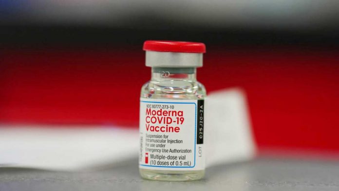 The Philippines can now use Moderna’s coronavirus disease 2019 in its vaccination rollout since FDA gave an emergency use authorization to it recently. The vaccine has an efficacy rate of 94 percent and it is recommended to be used on persons 18 years old and above. AP PHOTO/DAVID ZALUBOWSKI