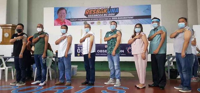 Gov. Florencio Miraflores (4th from left) game shows his vaccinated arm after getting his second dose of the vaccine against coronavirus disease 2019 in Kalibo, Aklan. With him are seven mayors who also got their second dose: Batan’s Rodell Ramos, Tangalan’s Gary Fuentes, Numancia’s Jeserel Templonuevo, Ibajay’s Jose Enrique Miraflores, Makato’s Abencio Torres, Lezo’s Mary Lenette Fernandez, and Madalag’s Alfonso Gubatina. PROVINCIAL HEALTH OFFICE-AKLAN PHOTO