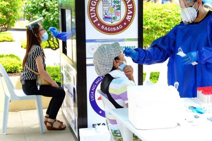 Davao City residents undergo swab tests. FACEBOOK/CITY GOVERNMENT OF DAVAO