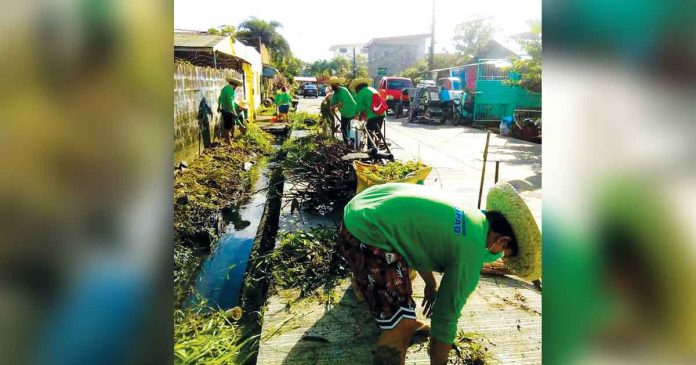 Displaced tourism industry workers should render community service four hours a day for 10 days to receive P3,950 cash aid from DOLE. They may do a cleanup activity, canal declogging or disinfecting and sanitizing their surroundings. JERRY TREÑAS