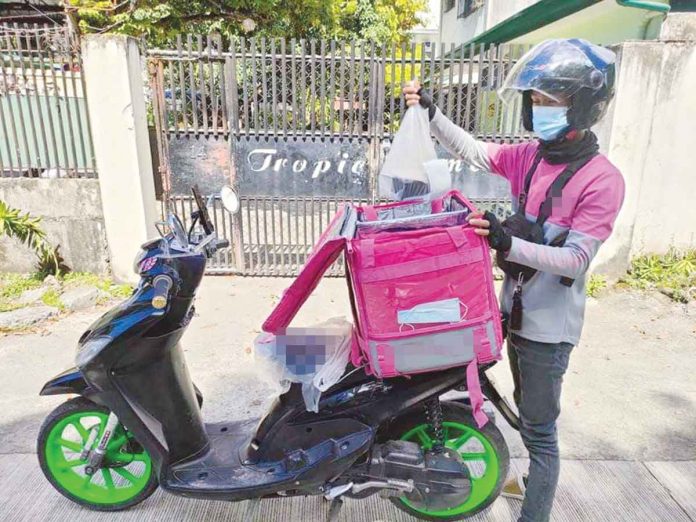 Food delivery servicemen in Iloilo City are now required to secure health cards from the City Health Office to ensure food and health safety. JAPHET FAJARDO/PN