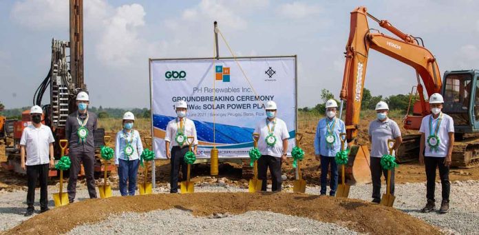 (From left to right) Horacio Yalung, Project Management consultant of PHILCOMSAT; Thomas Peebles, president and chief executive officer of Solenergy; Wu Linlin, general manager of China Energy Engineering Co., Ltd. Philippine Branch Office; Shinichiro Shimada, branch general manager of Mitsui & Co. (Asia Pacific) Pte. Ltd. Manila Branch; Jaime Azurin, president of GBP; Antonio Ver, president and chief executive officer of H&WB Asia Pacific Corporation; Raul Baria, Property and Asset Maintenance supervisor of PHILCOMSAT; and Dominador Camu, Jr., EVP and chief operating officer of GBP.