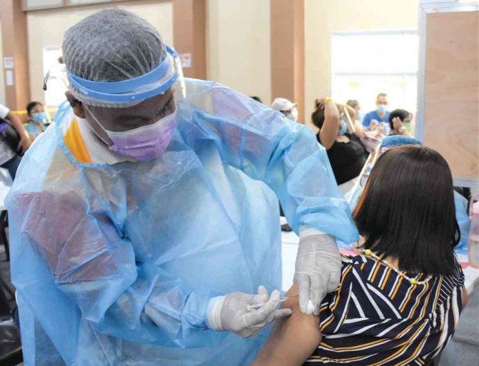 A Negrense receives her first dose of the Pfizer vaccine against coronavirus disease 2019. As of July 2, 2021 Western Visayas received 25,740 doses from the National Vaccination Operations Center. PROV’L GOV’T OF NEGROS OCCIDENTAL