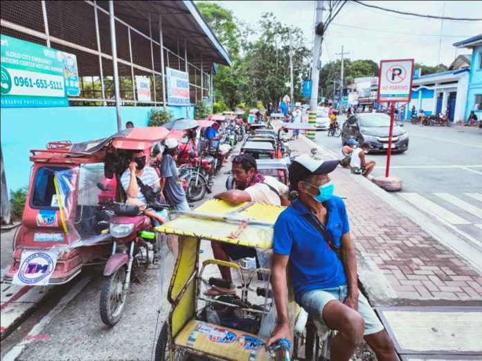 These long queue of drivers wait for passengers at the district plaza of Arevalo, Iloilo City for hours. A driver tells Panay News only one passenger is also allowed to board each vehicle. Drivers hope for relief from the government to alleviate their economic woes amid the city’s enhanced community quarantine. JAPHET FAJARDO/PN